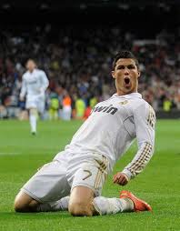 彻底折服！特维斯和阿圭罗现场解说梅西戴帽，站起身向其鞠躬致敬